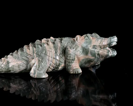 Wholesale Jiulong Jade Stone Crafts Natural Crystal Alligator Hand Carved Crystal Crocodile for Decoration 